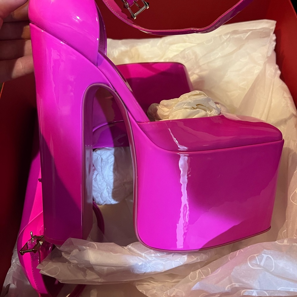 VALENTINO GARAVANI DISCOBOX PATENT LEATHER PLATFORM PUMP BRAND NEW